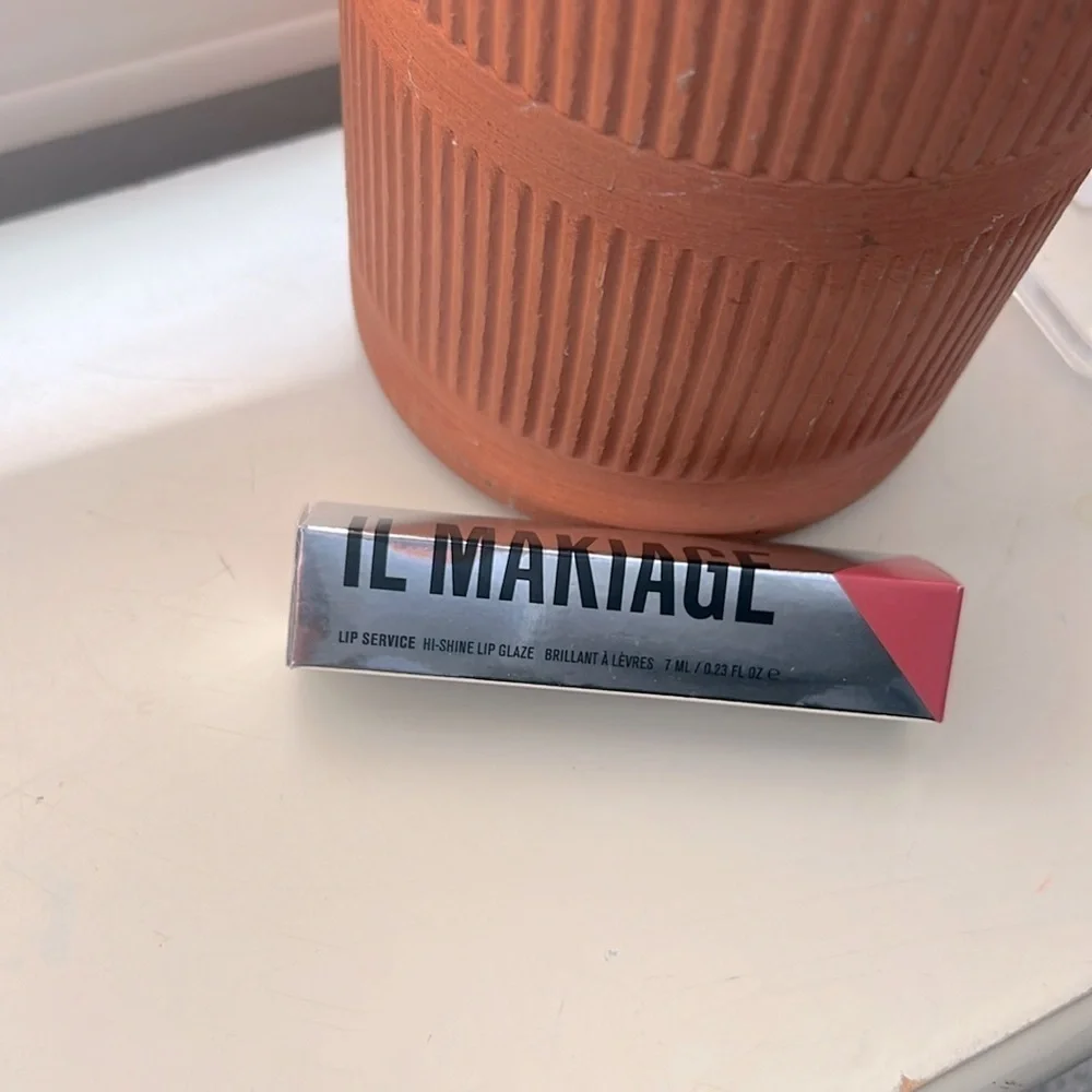 New! IL Makiage Hi-shine lip glaze Lip Service PDA 574 .23 FL OZ pink - Picture 2 of 5